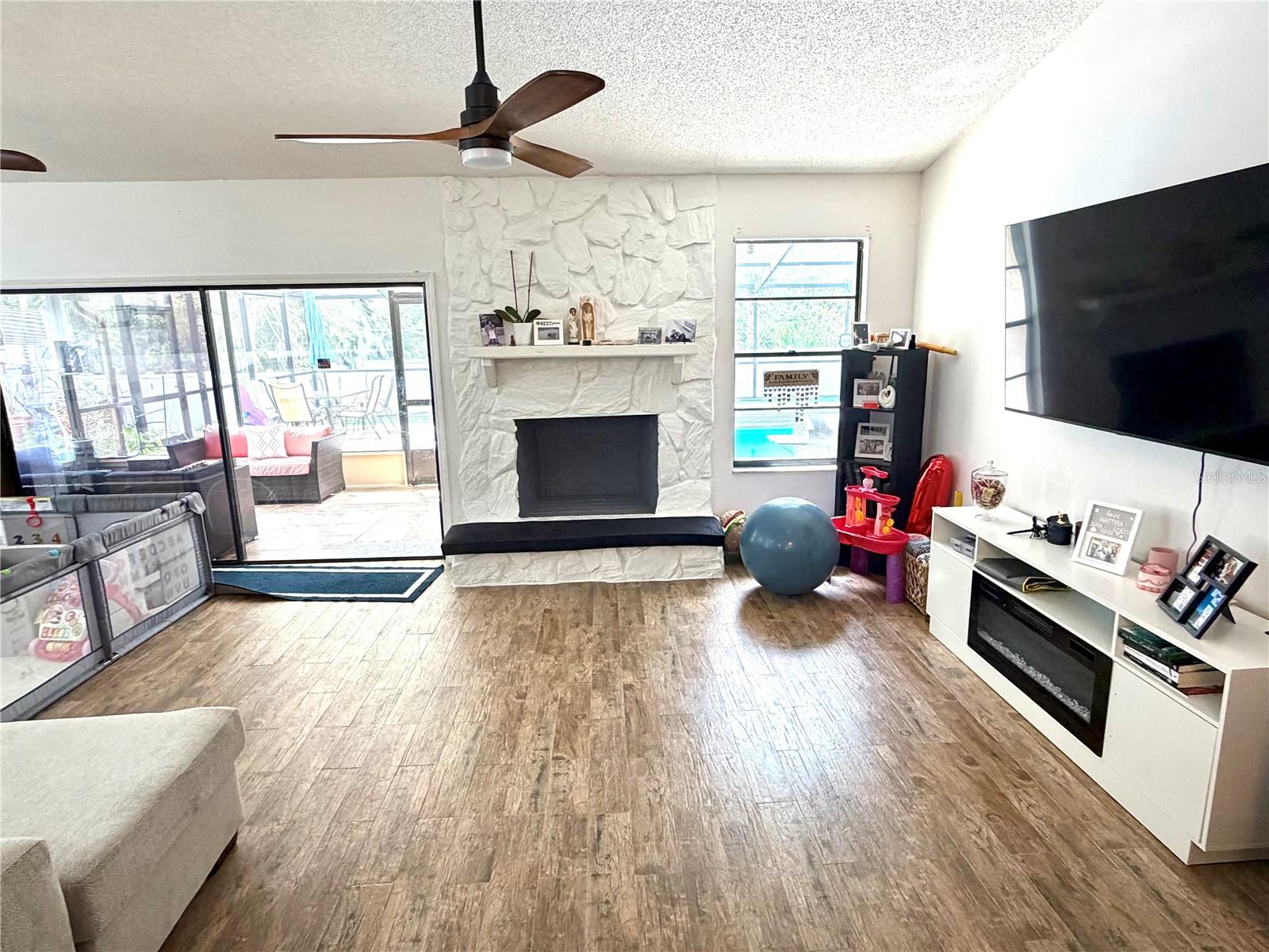 COUNTRY PLACE UNIT VI - Residential