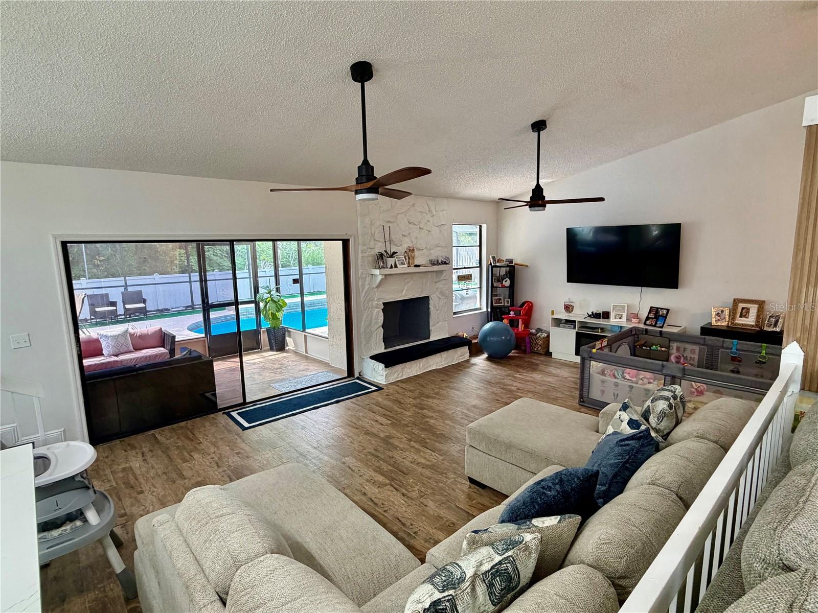COUNTRY PLACE UNIT VI - Residential
