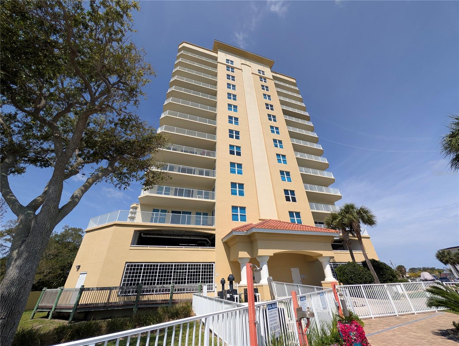 HALIFAX LANDING - Residential