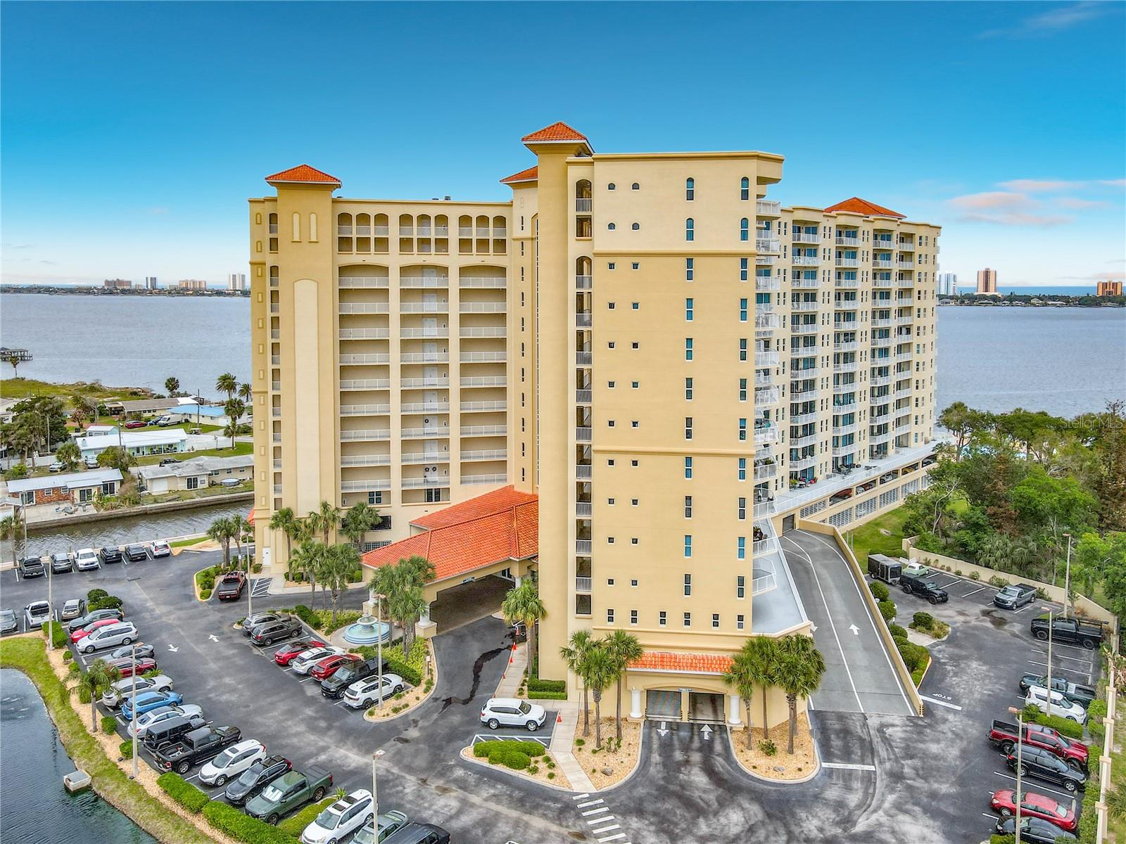 HALIFAX LANDING - Residential