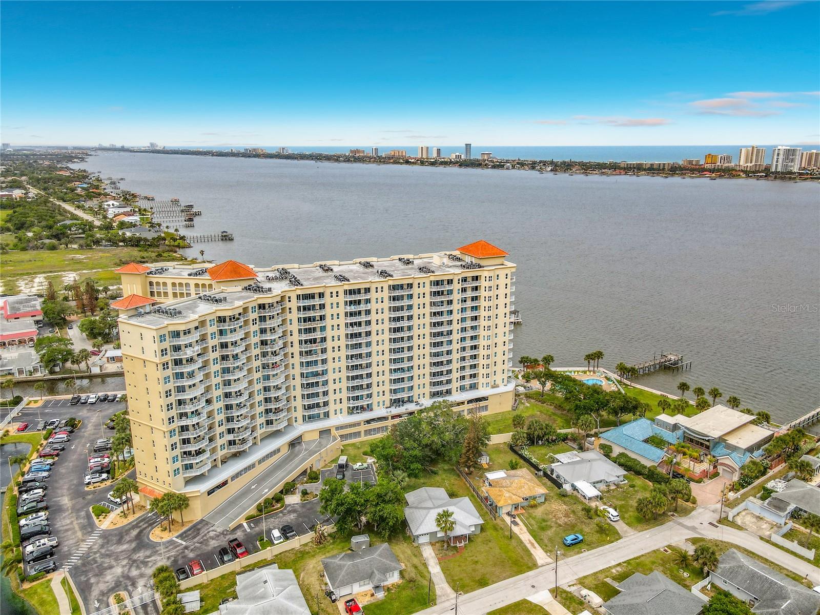HALIFAX LANDING - Residential