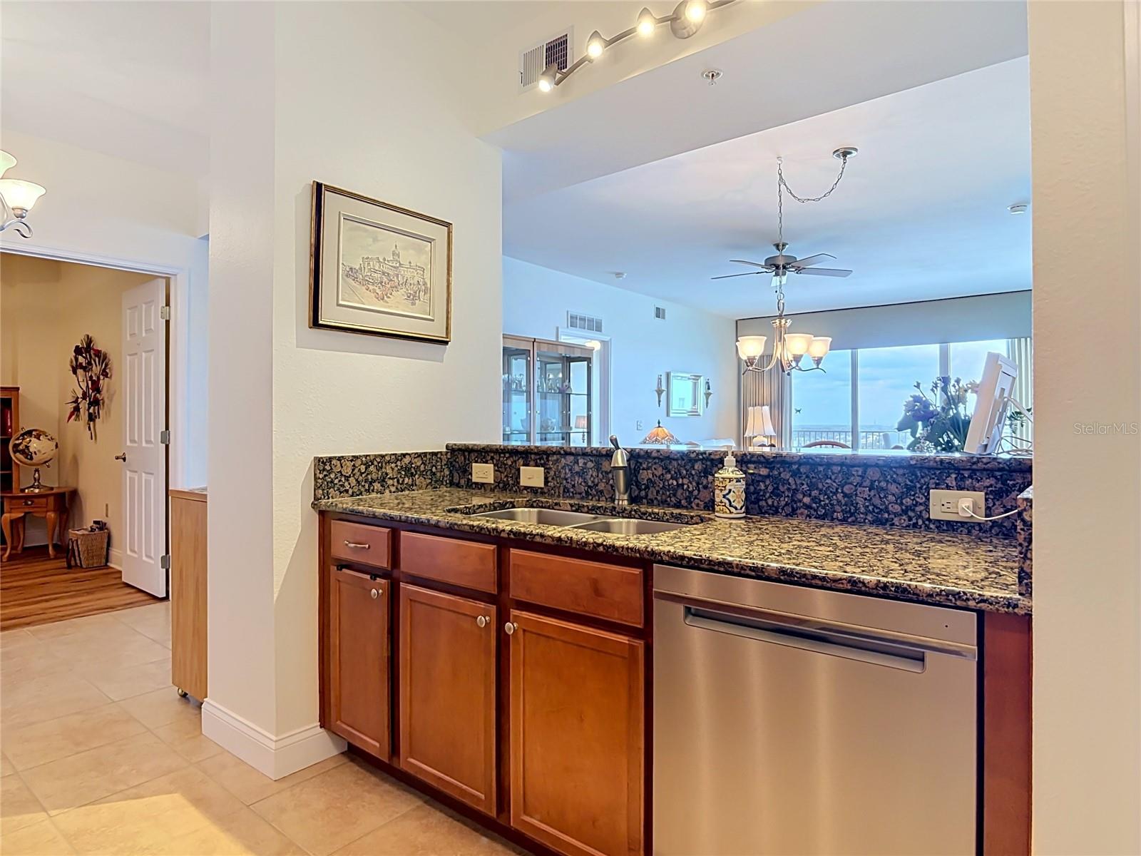 HALIFAX LANDING - Residential