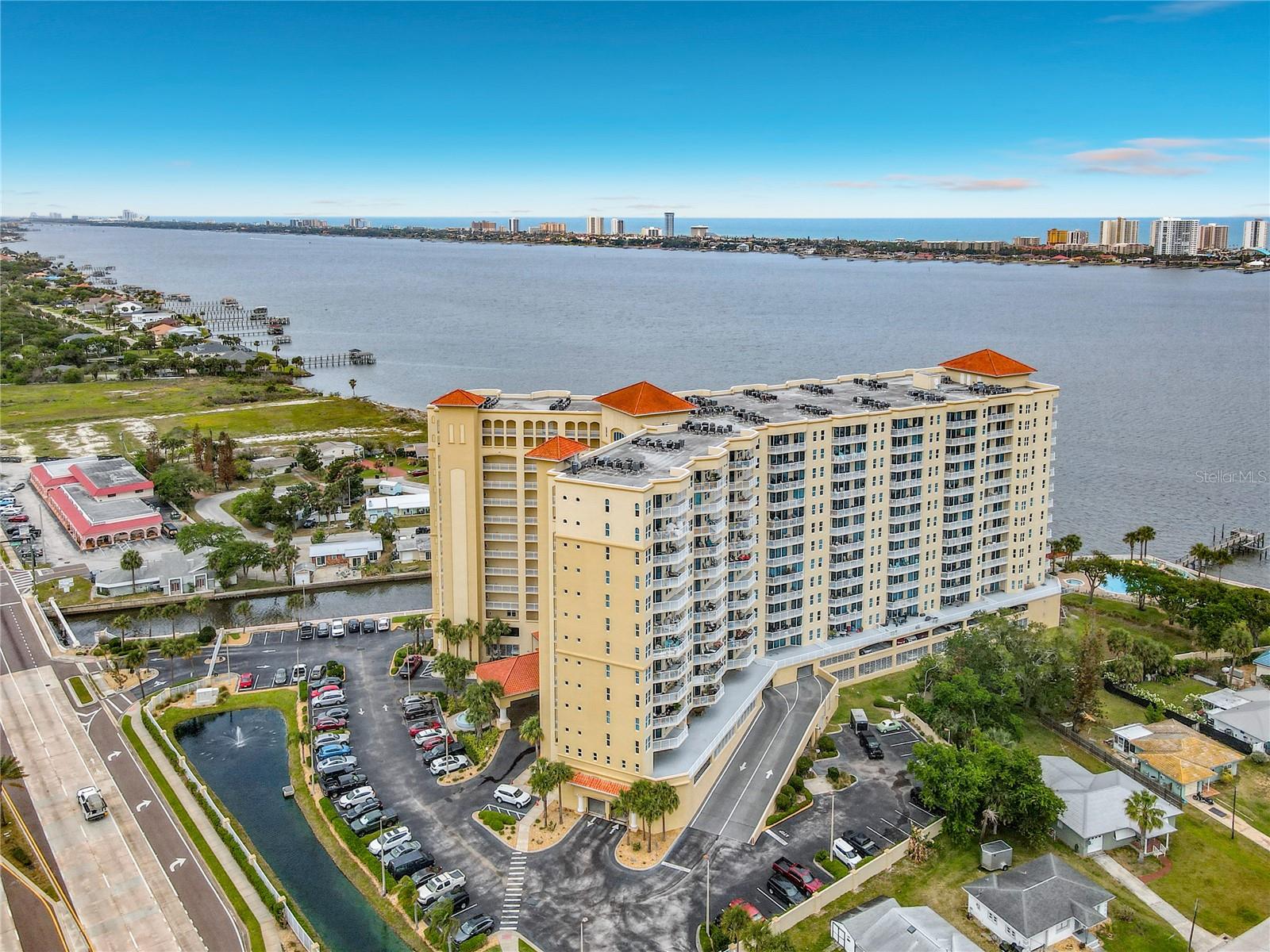 HALIFAX LANDING - Residential