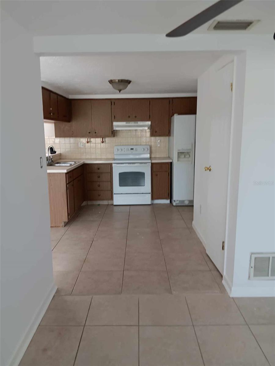 TAHITIAN HOMES - Residential Lease