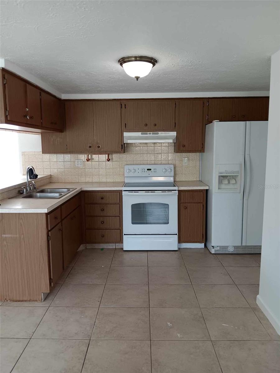 TAHITIAN HOMES - Residential Lease