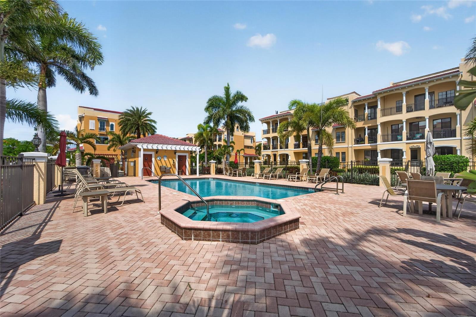 BRISA DEL MAR TWNHMS - Residential