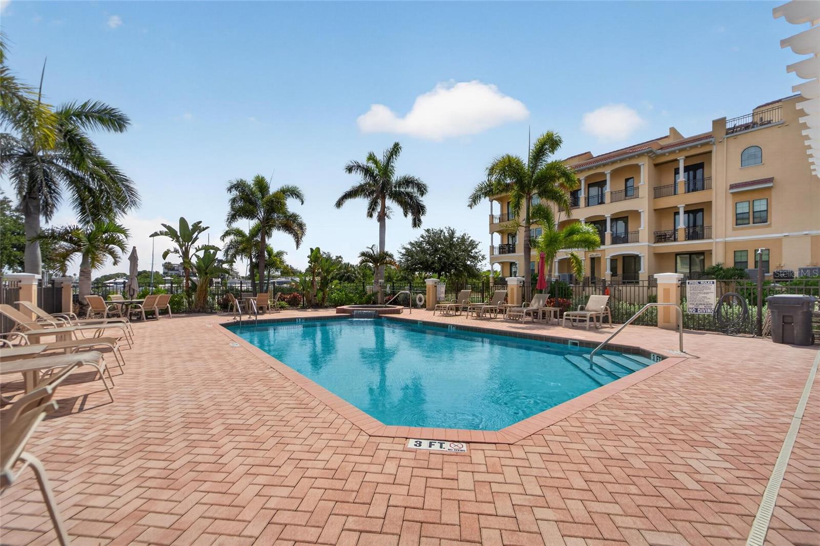 BRISA DEL MAR TWNHMS - Residential