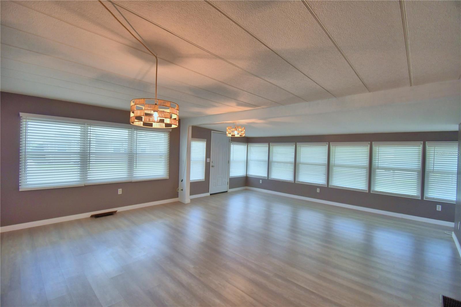 ARIANA SHORES MHP - Residential