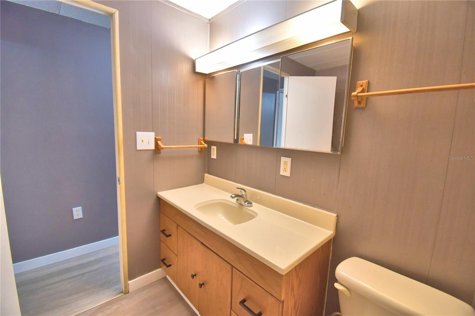 ARIANA SHORES MHP - Residential