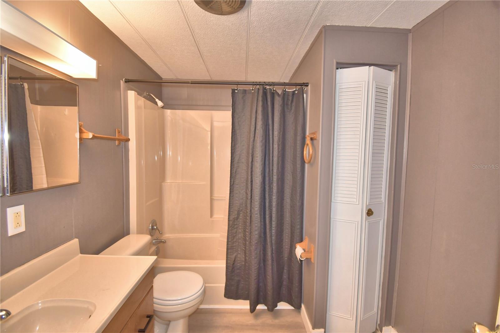 ARIANA SHORES MHP - Residential