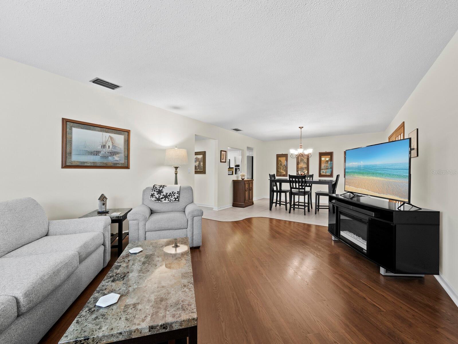 GLEN OAKS RIDGE VILLAS 1 - Residential