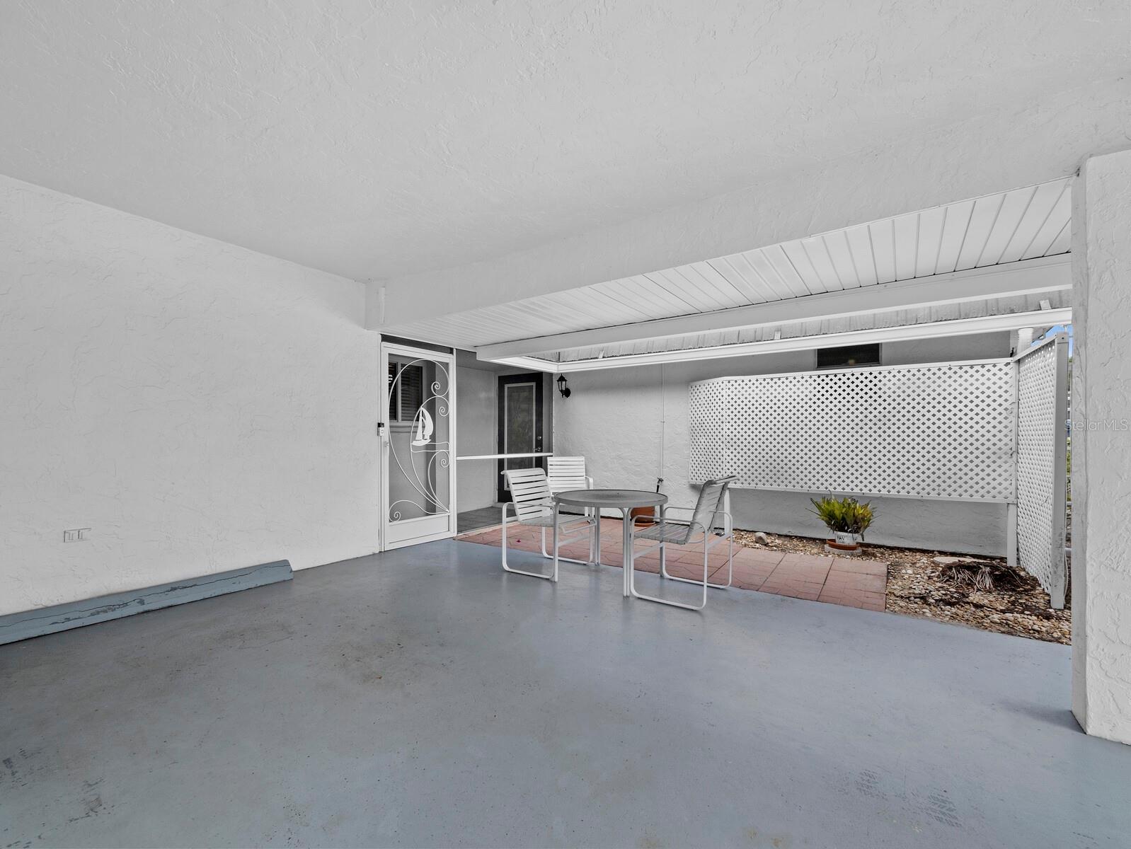 GLEN OAKS RIDGE VILLAS 1 - Residential
