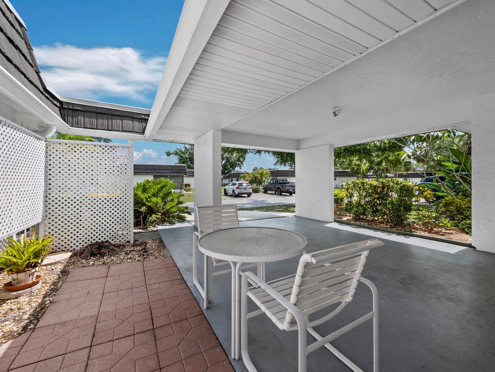 GLEN OAKS RIDGE VILLAS 1 - Residential