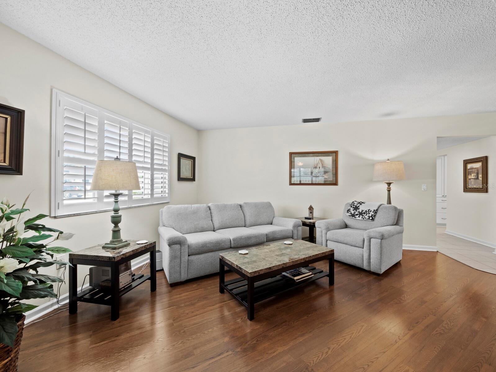 GLEN OAKS RIDGE VILLAS 1 - Residential