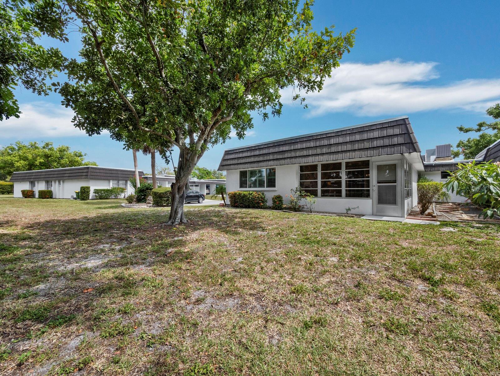 GLEN OAKS RIDGE VILLAS 1 - Residential