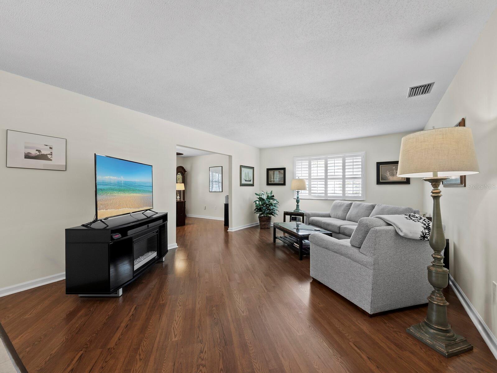 GLEN OAKS RIDGE VILLAS 1 - Residential