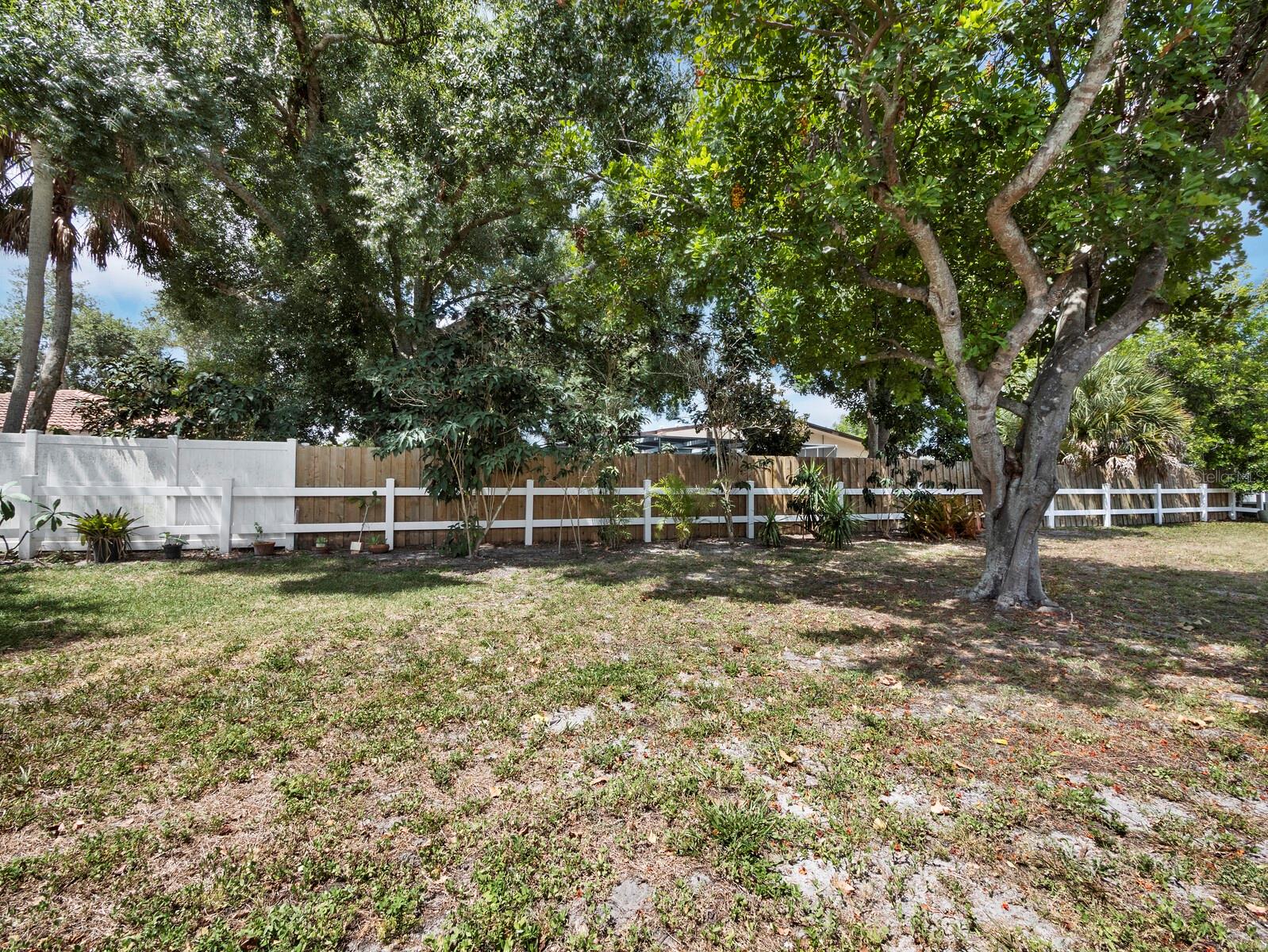 GLEN OAKS RIDGE VILLAS 1 - Residential