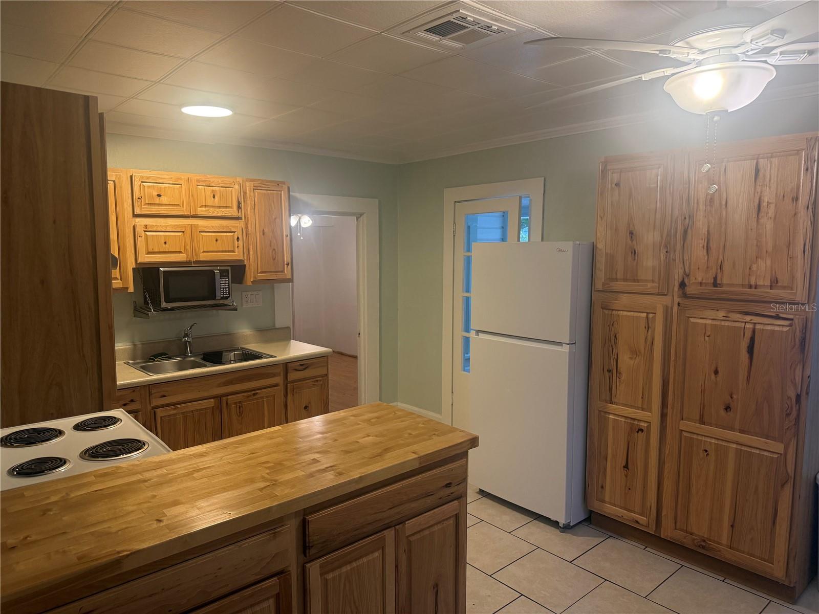 OAKLAND SUB 2 - Residential Lease