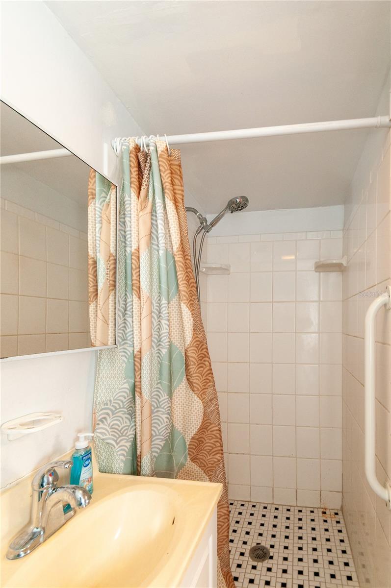 OAKLAND SUB 2 - Residential Lease