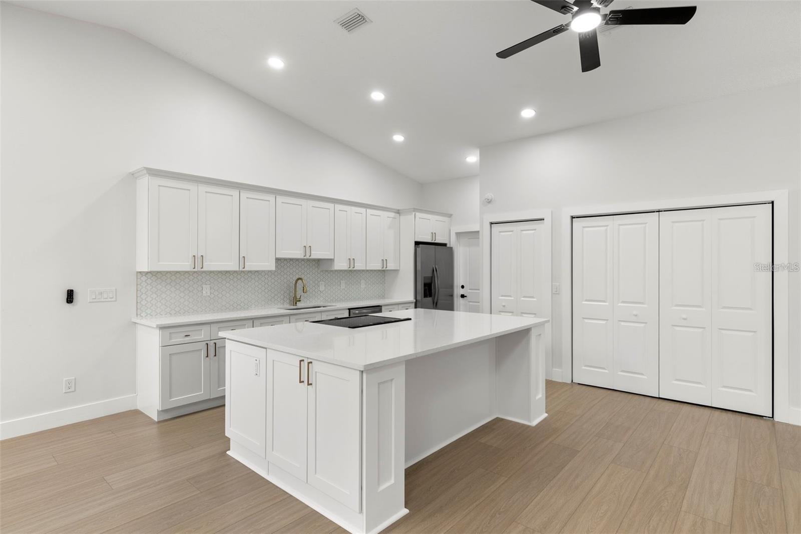 SILVER OAKS PH 01 - Residential
