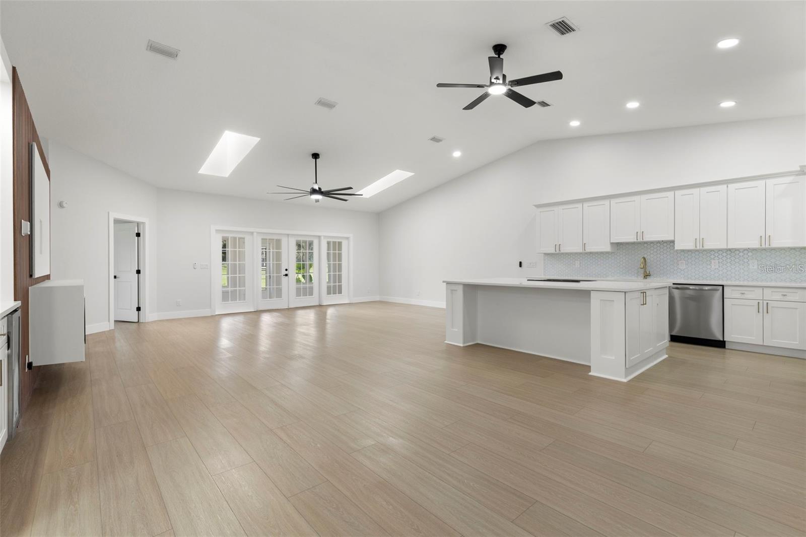 SILVER OAKS PH 01 - Residential