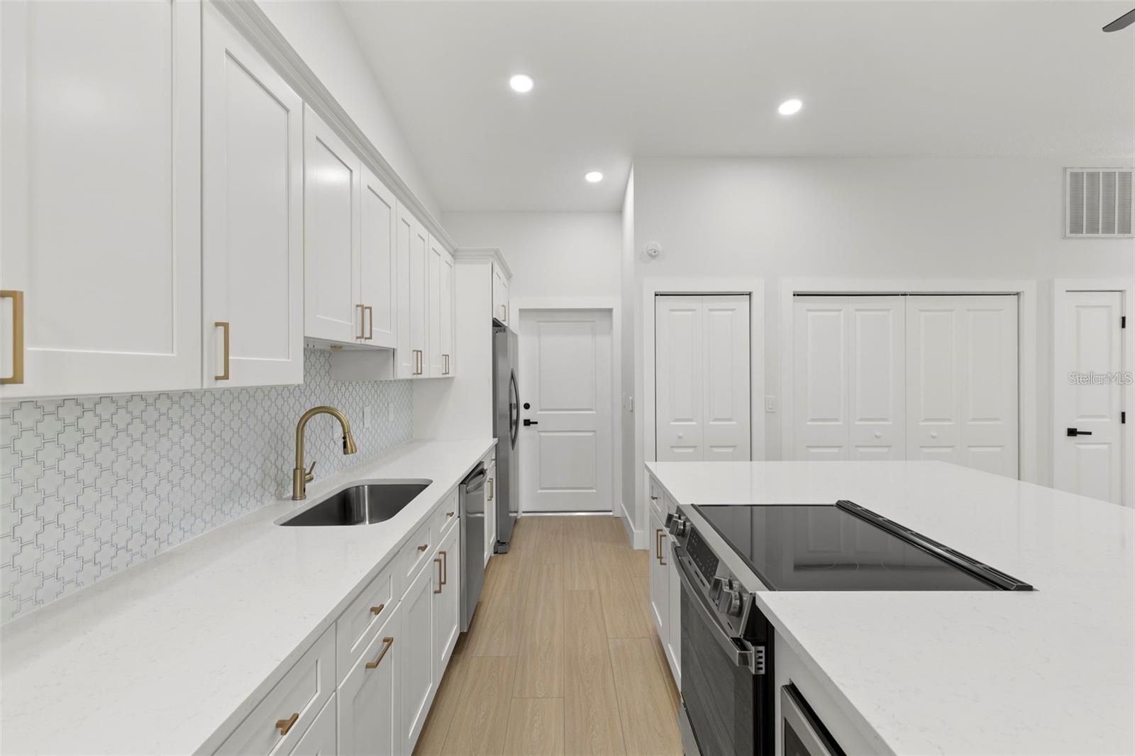 SILVER OAKS PH 01 - Residential