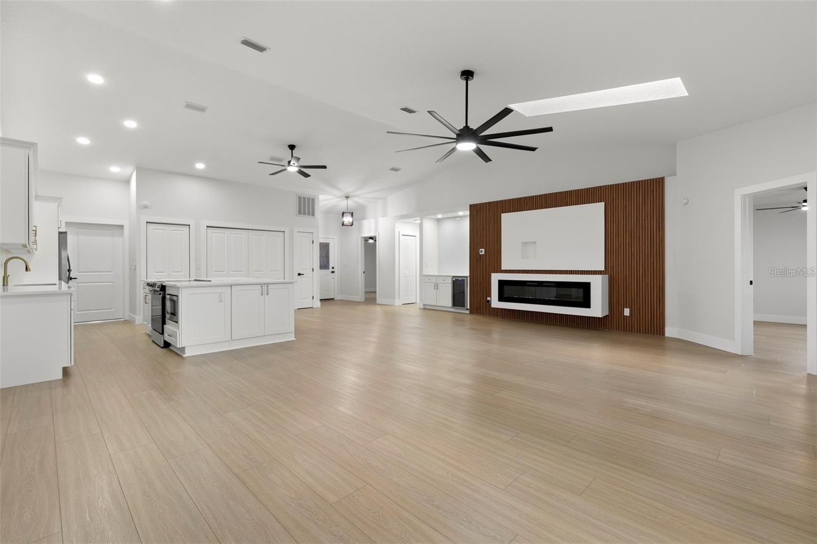 SILVER OAKS PH 01 - Residential