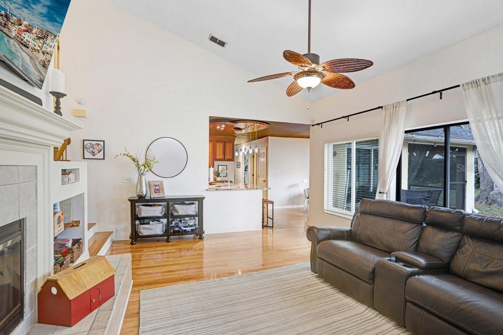TAMPA PALMS UNIT 3B A REP - Residential Lease
