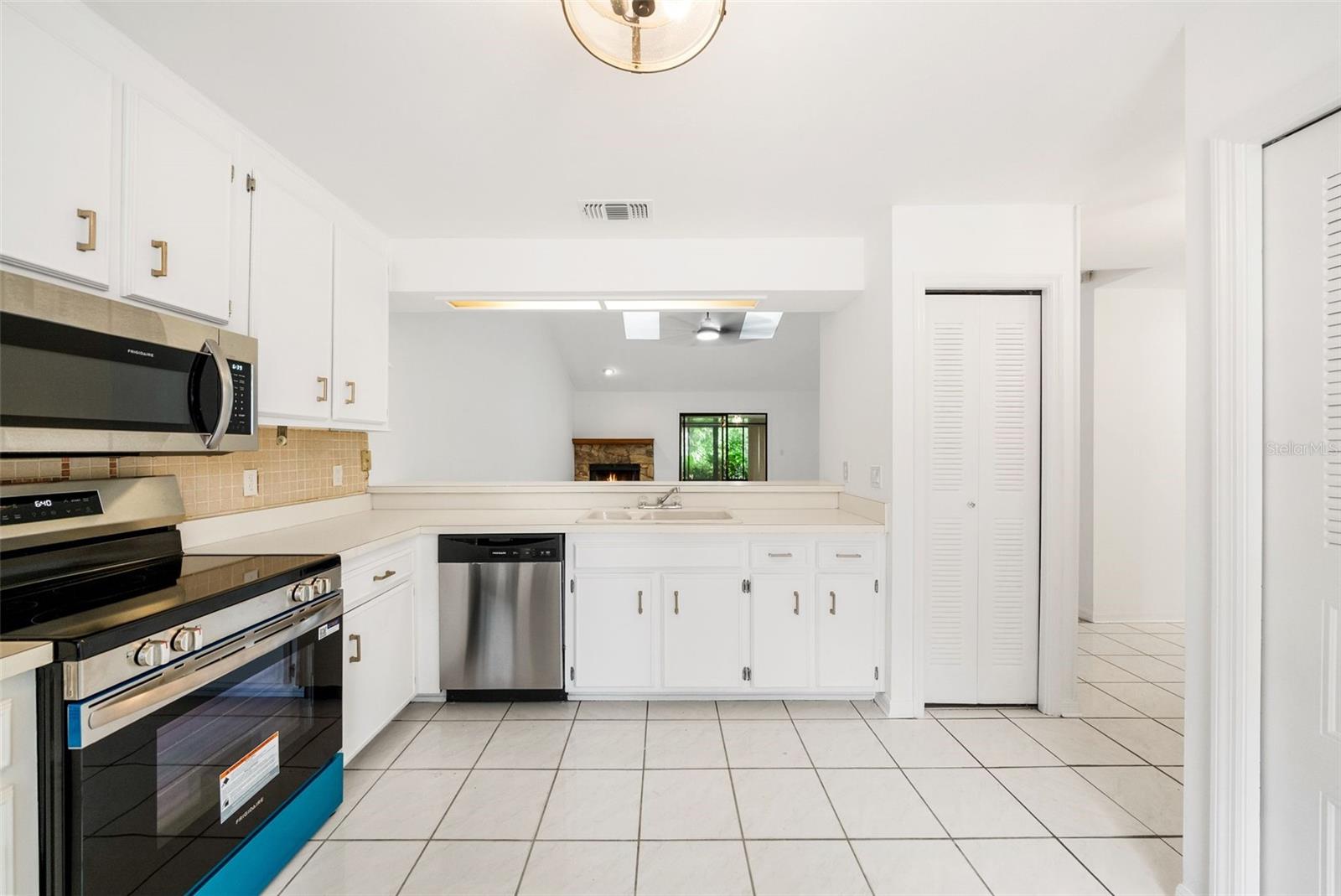 MILE RUN PH II UNIT B-2 - Residential