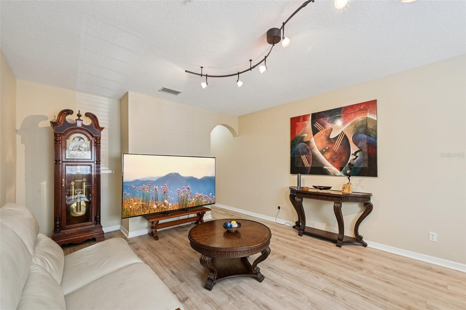 LAKESIDE VILLAGE TOWNHOME - Residential