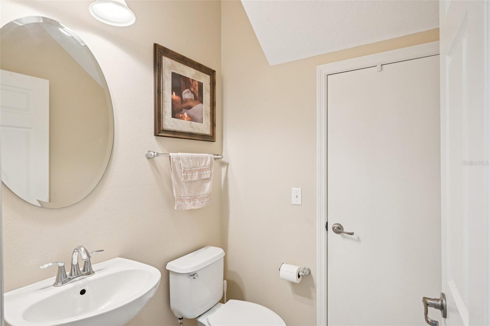 LAKESIDE VILLAGE TOWNHOME - Residential