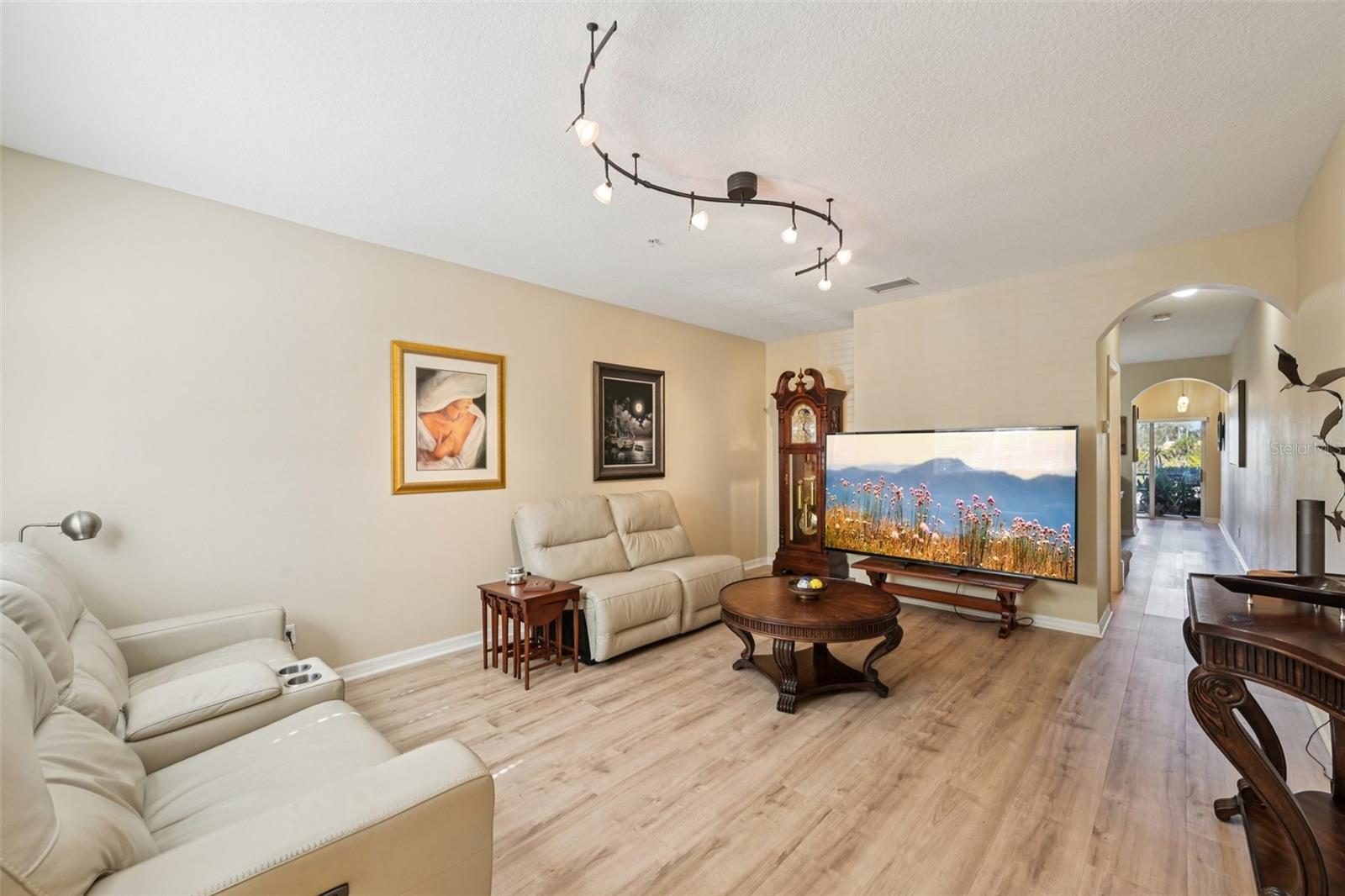 LAKESIDE VILLAGE TOWNHOME - Residential