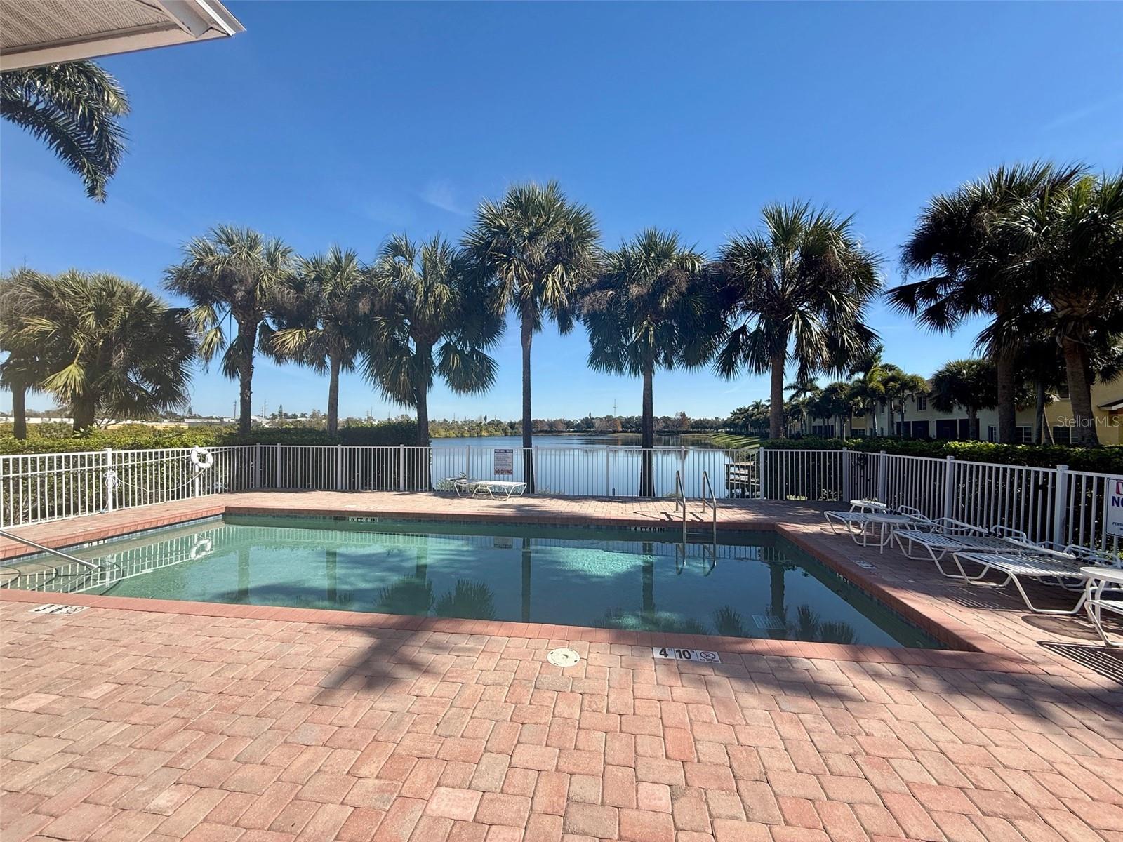 LAKESIDE VILLAGE TOWNHOME - Residential