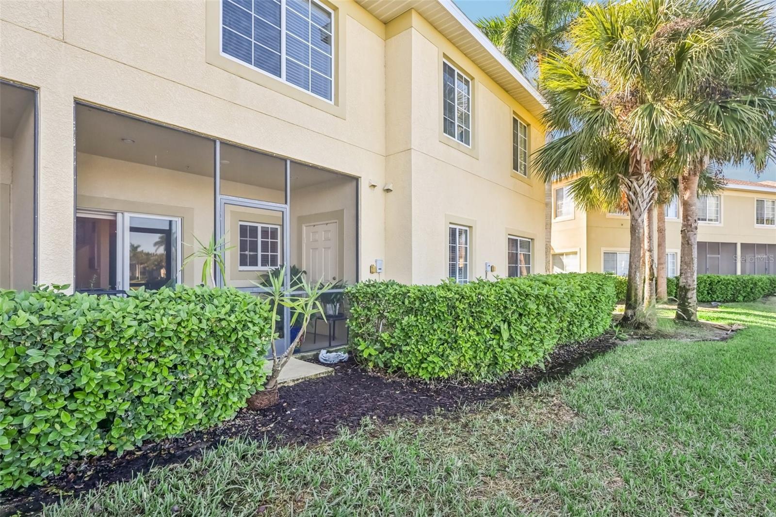 LAKESIDE VILLAGE TOWNHOME - Residential