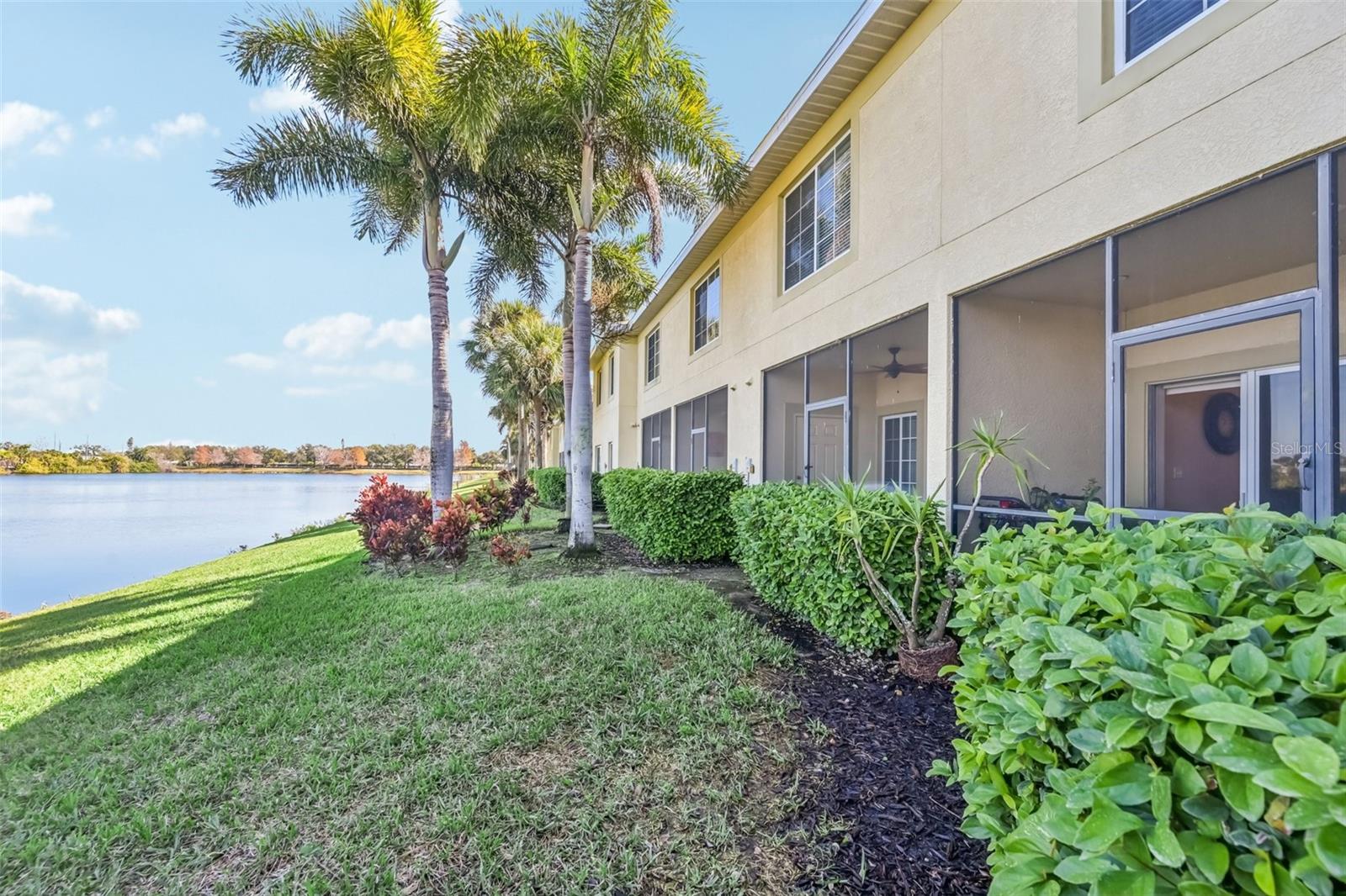 LAKESIDE VILLAGE TOWNHOME - Residential