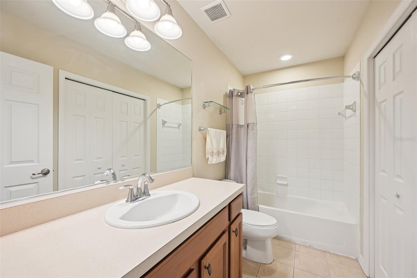 LAKESIDE VILLAGE TOWNHOME - Residential