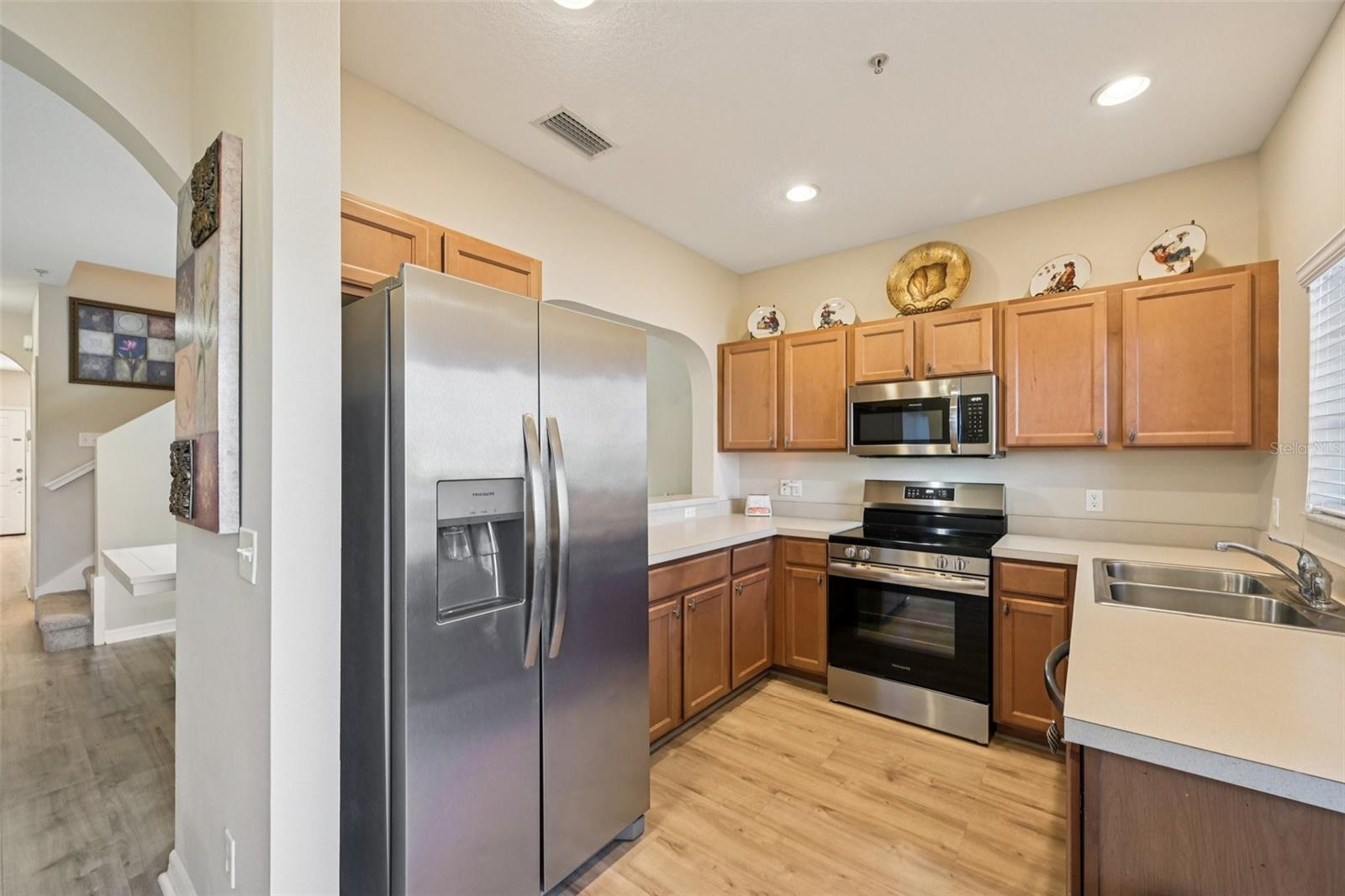 LAKESIDE VILLAGE TOWNHOME - Residential