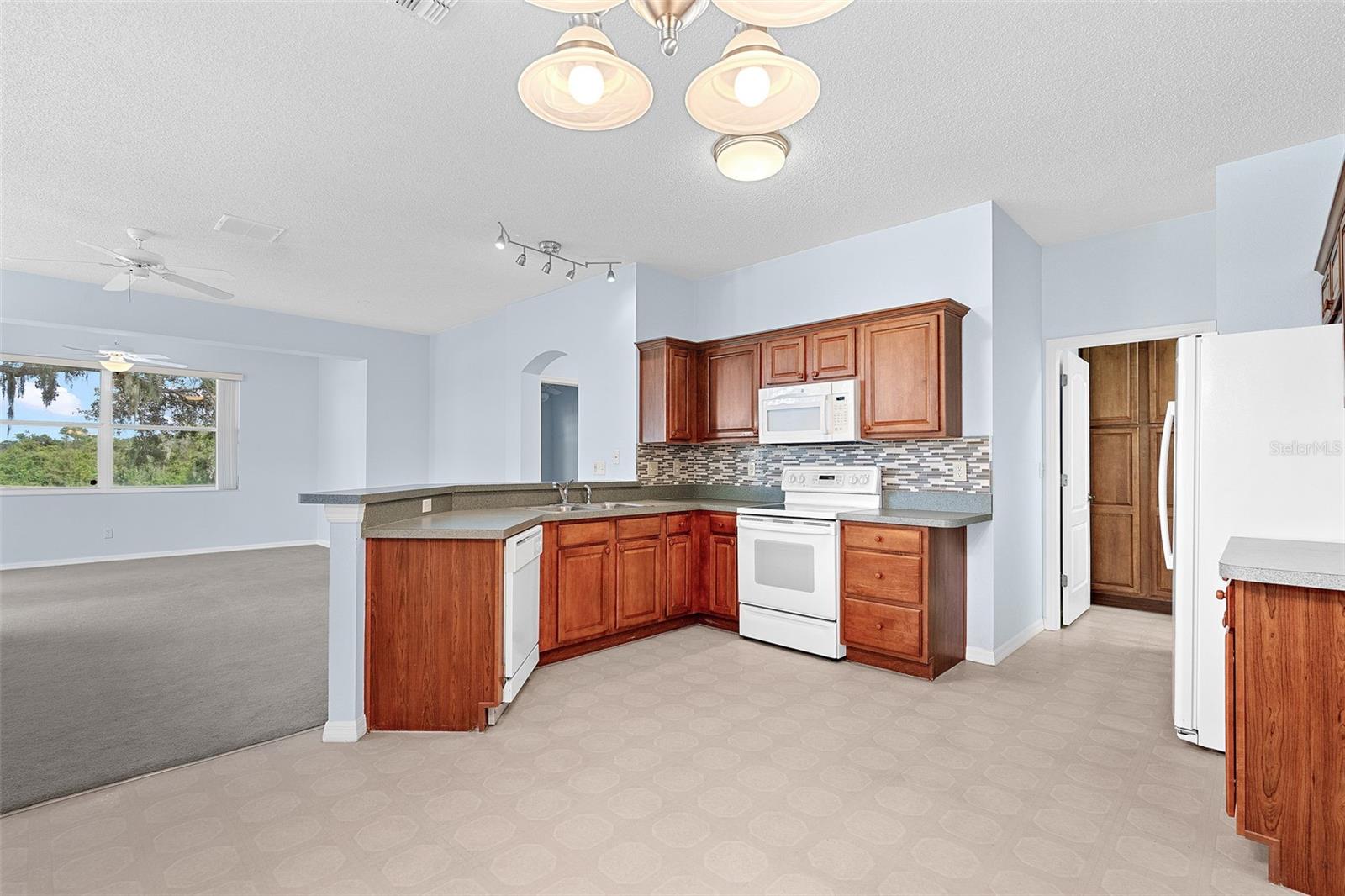 ACADIA II CONDOMINUM - Residential