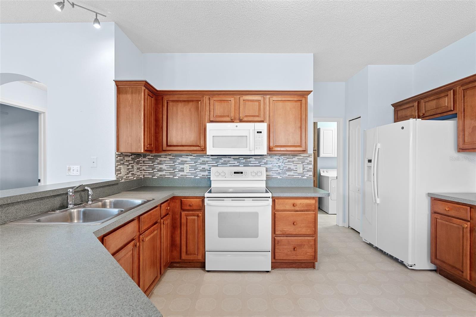 ACADIA II CONDOMINUM - Residential