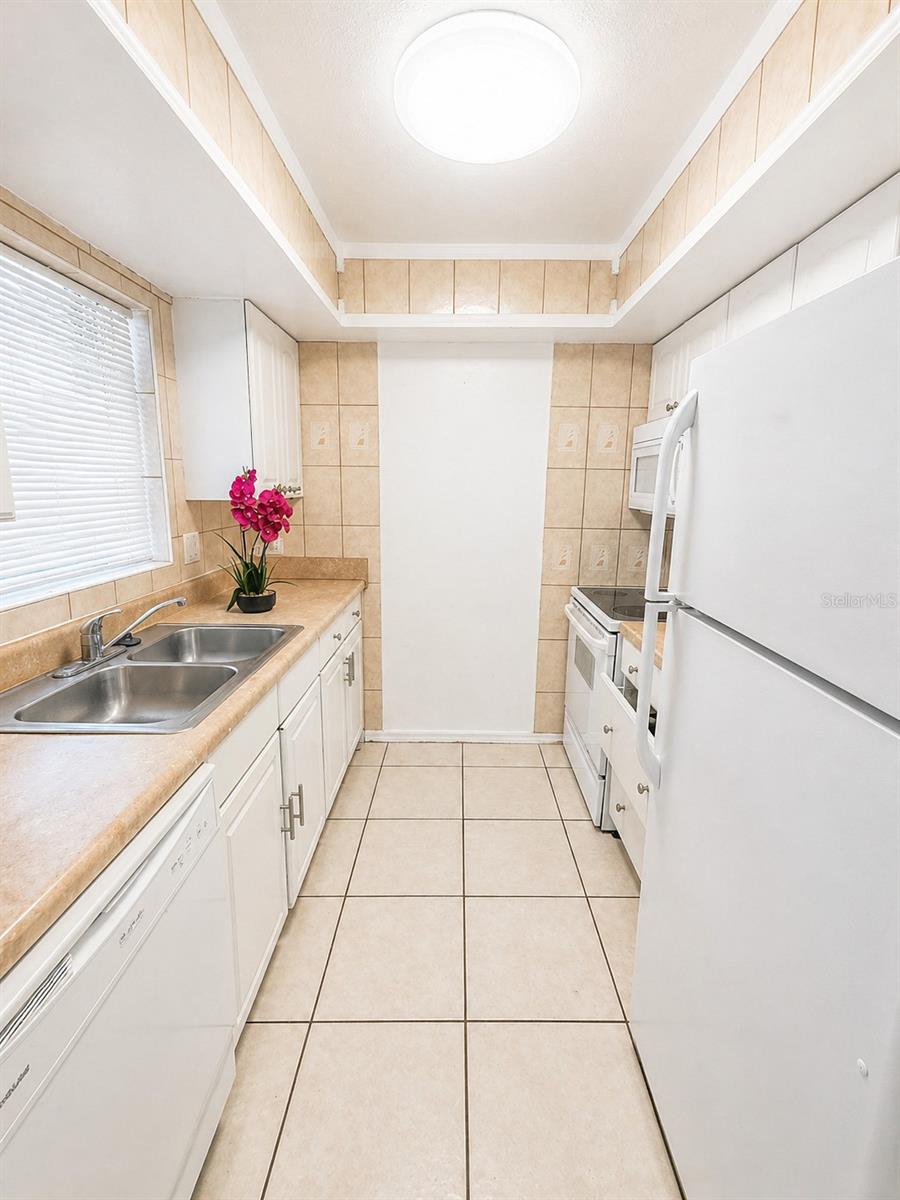PINE VILLAS - Residential Lease