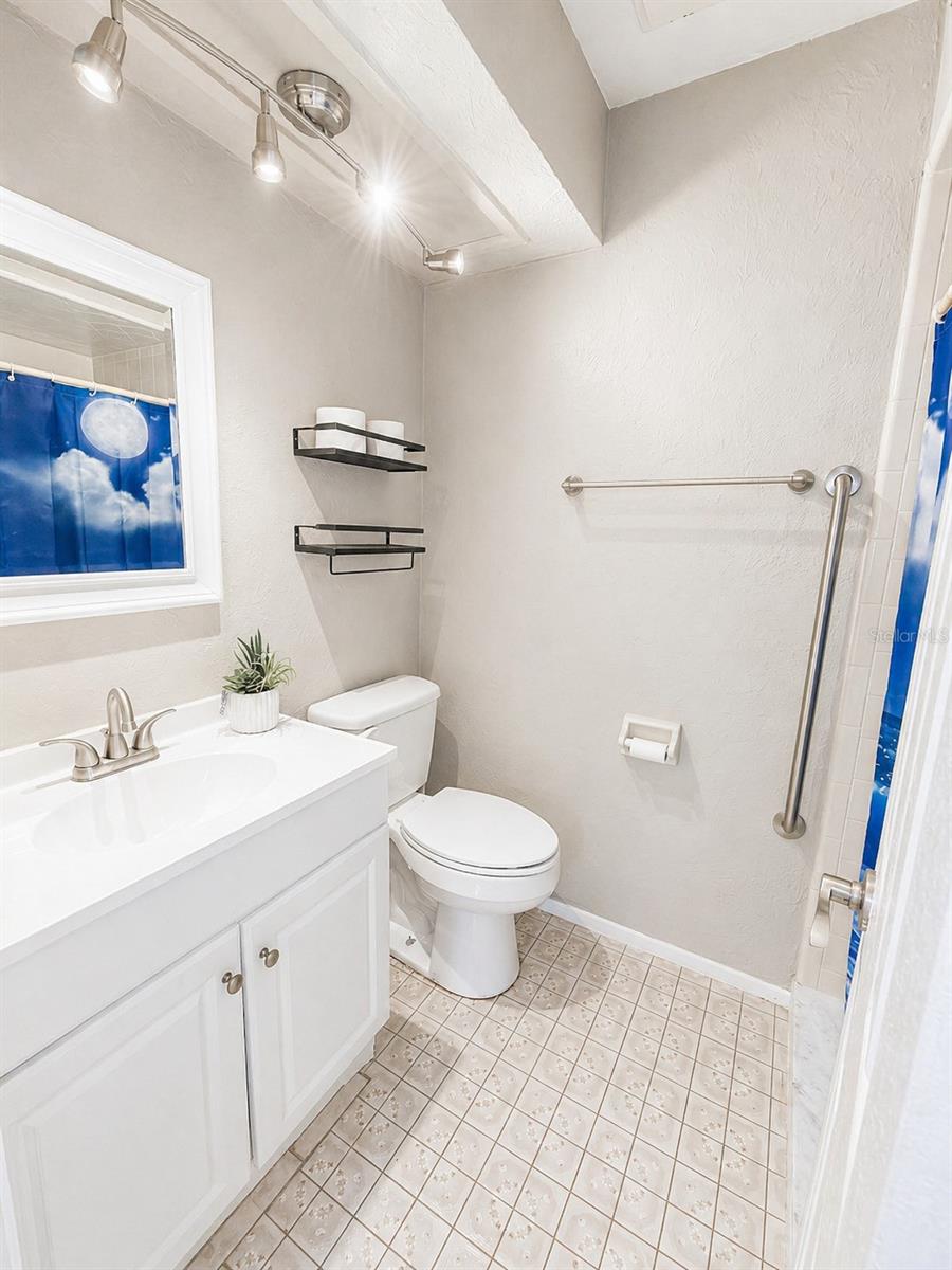 PINE VILLAS - Residential Lease