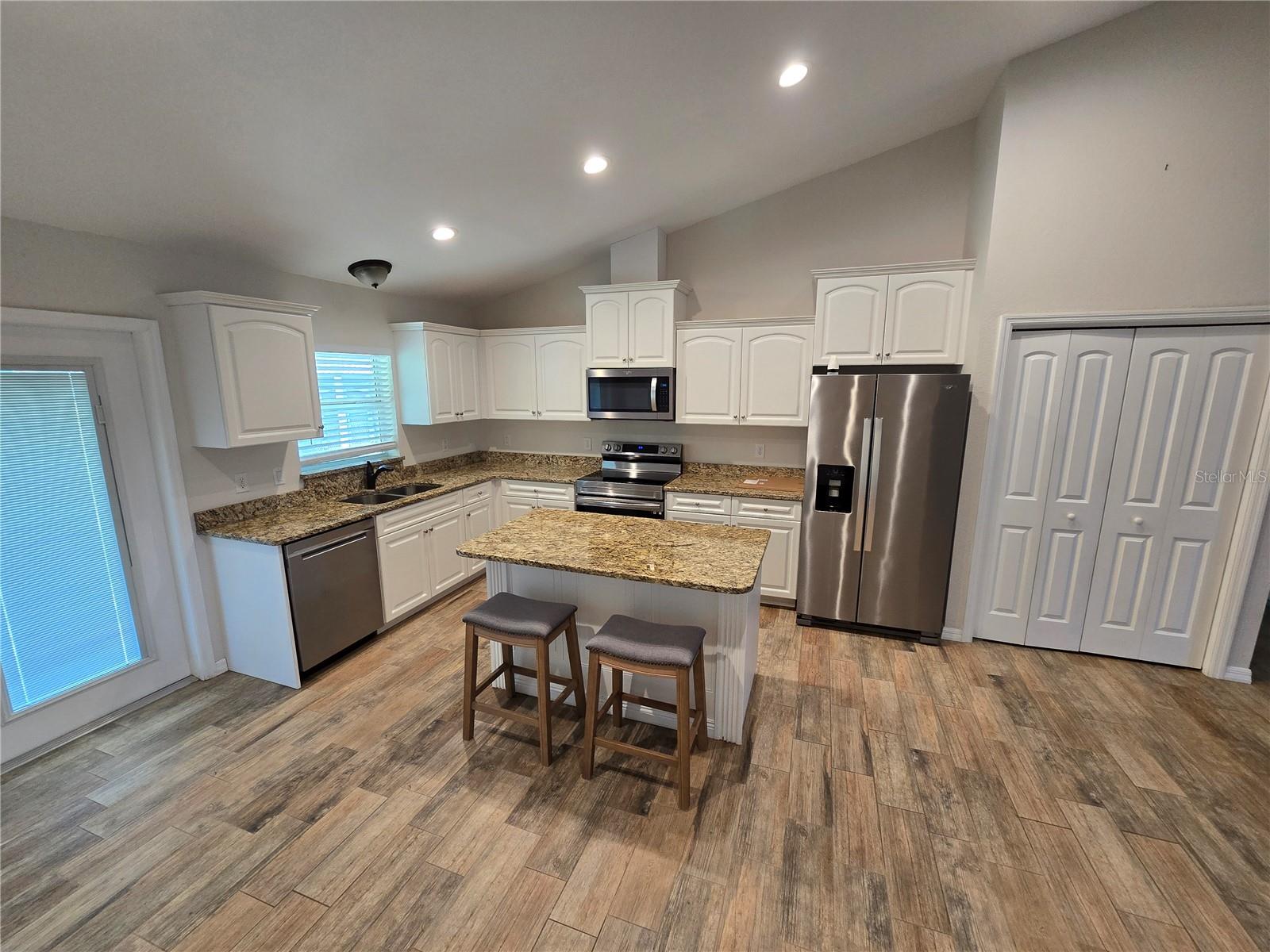 SUNNYBREEZE HARBOR SEC 01 - Residential Lease