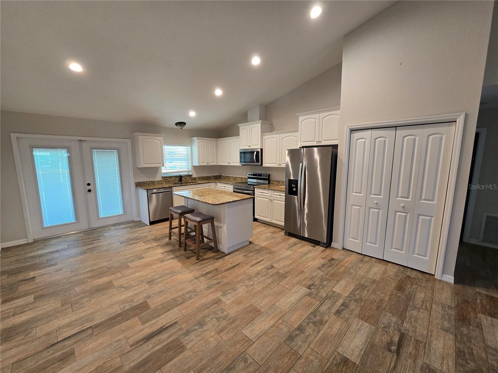 SUNNYBREEZE HARBOR SEC 01 - Residential Lease