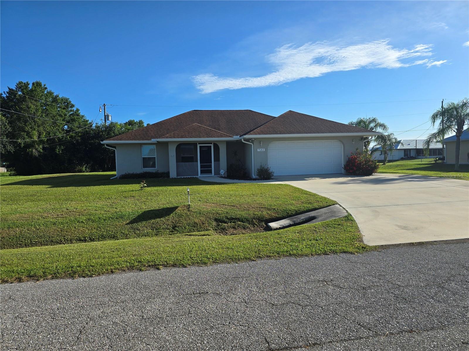 This beautifully maintained home features 3 bedrooms, 2 full bathrooms, and a spacious open layout perfect for comfortable living. Enjoy
cooking and entertaining in the large kitchen with stainless steel appliances and ample cabinet space. The home offers tile flooring throughout
for easy maintenance. Relax or entertain in the screened lanai overlooking a fully fenced backyard, ideal for outdoor gatherings. Don’t miss this great rental opportunity!