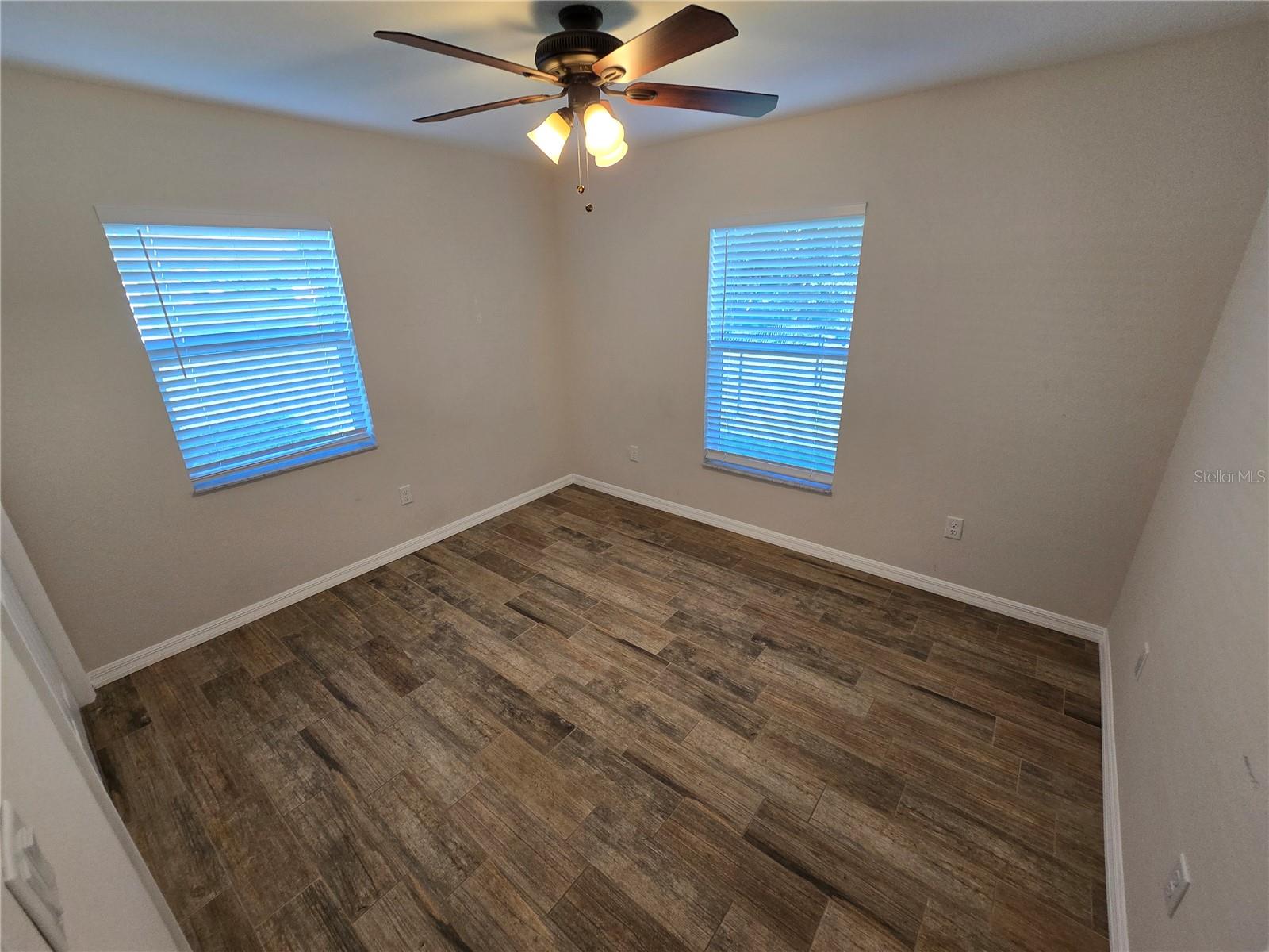SUNNYBREEZE HARBOR SEC 01 - Residential Lease
