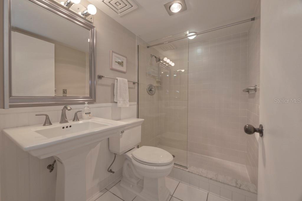 BAYPORT BCH & TEN PH F - Residential