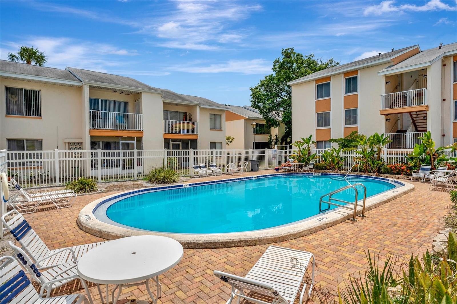 PINE RUSH VILLAS CON - Residential