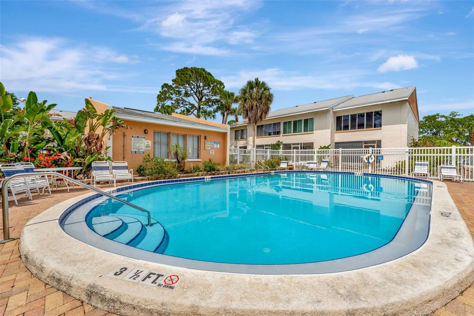 PINE RUSH VILLAS CON - Residential