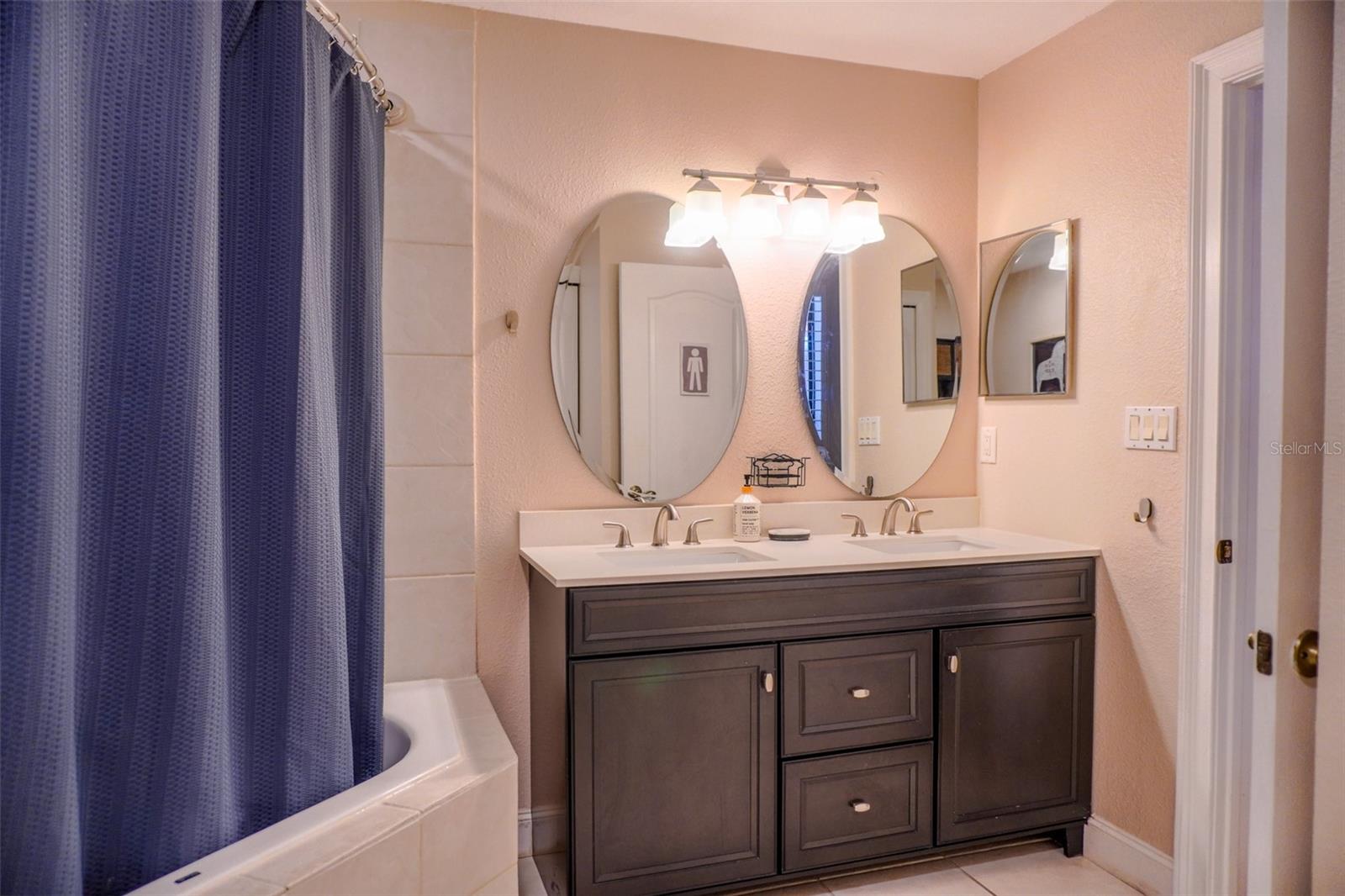VILLAS LAKE DESTINY - Residential