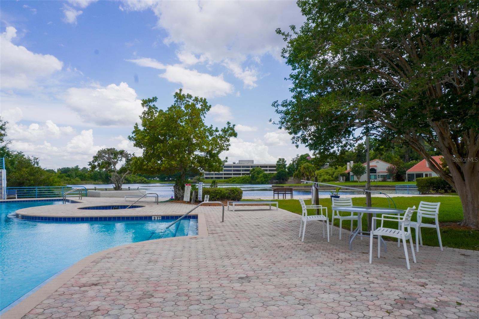 VILLAS LAKE DESTINY - Residential